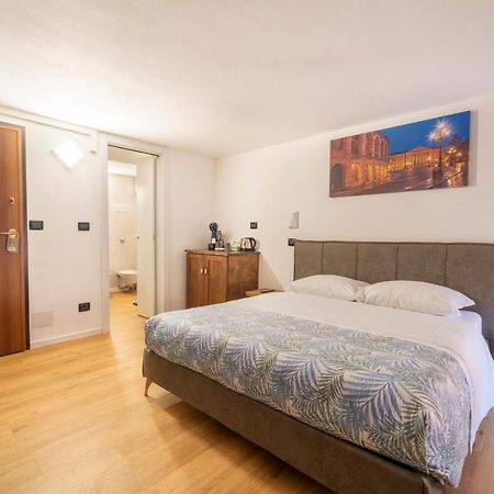 Отель Aurelia Luxury - Piazza Delle Erbe Верона Экстерьер фото