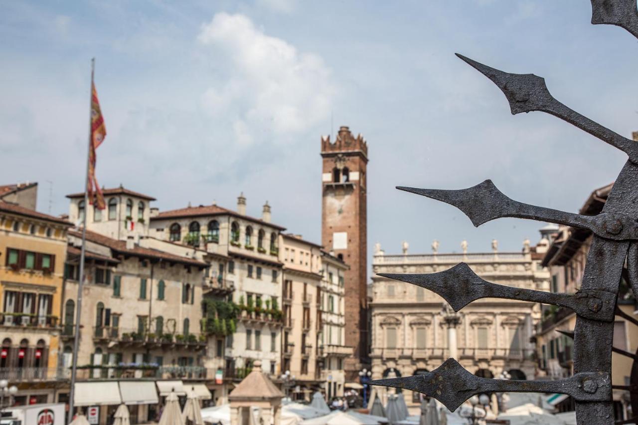 Отель Aurelia Luxury - Piazza Delle Erbe Верона Экстерьер фото
