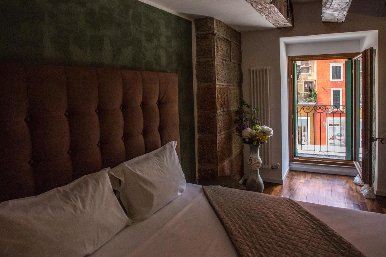 Отель Aurelia Luxury - Piazza Delle Erbe Верона Экстерьер фото