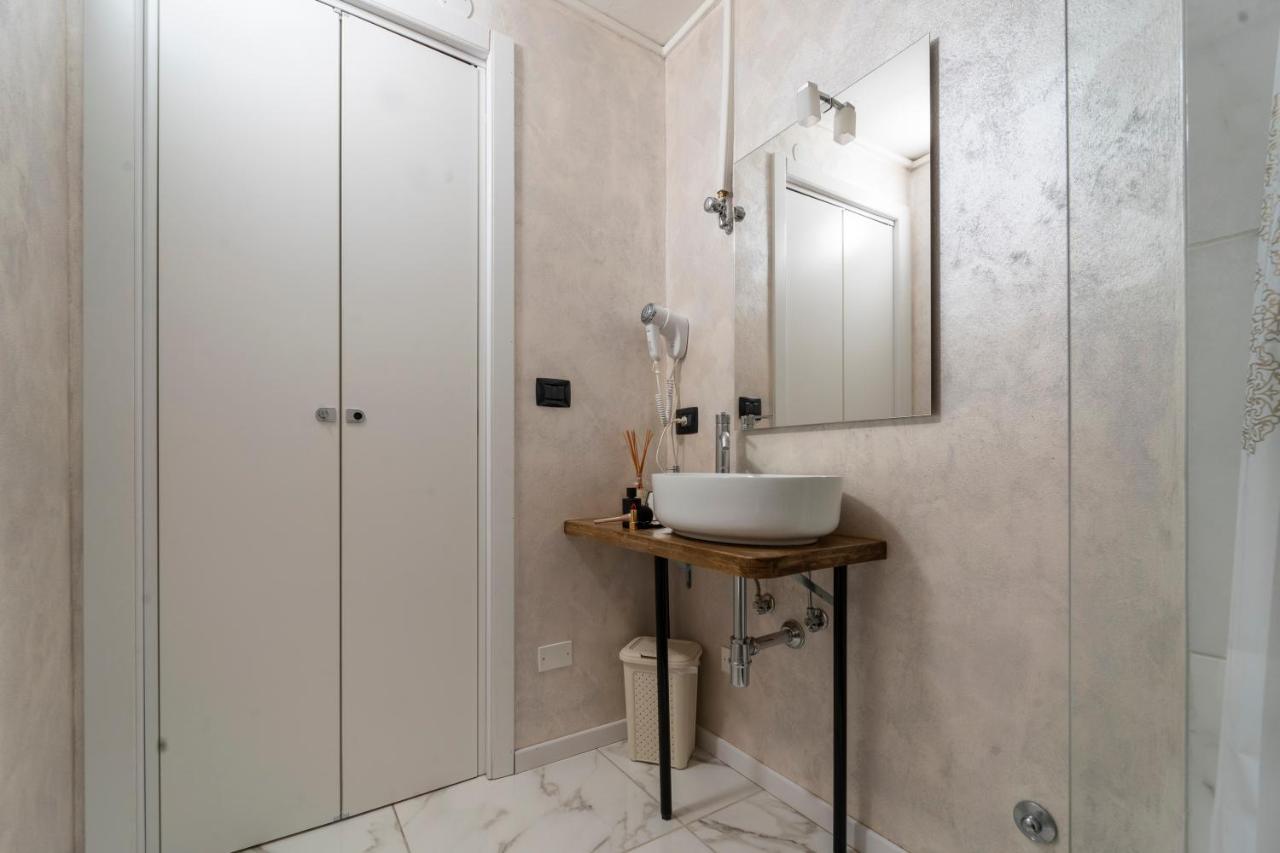 Отель Aurelia Luxury - Piazza Delle Erbe Верона Экстерьер фото